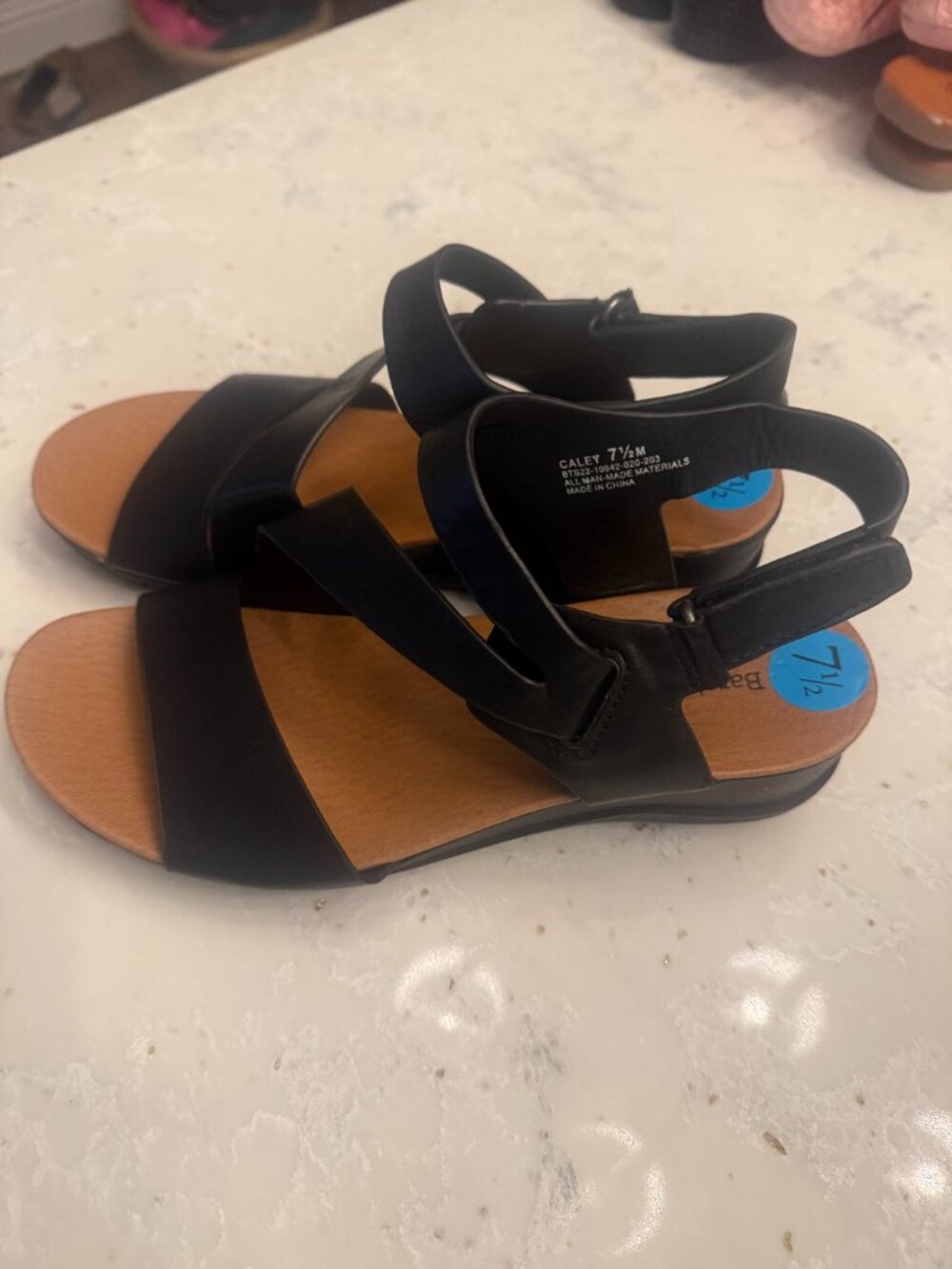 Baretraps Caley Black Strappy Wedge Sandals Size 7.5 NWOT - Picture 4 of 4